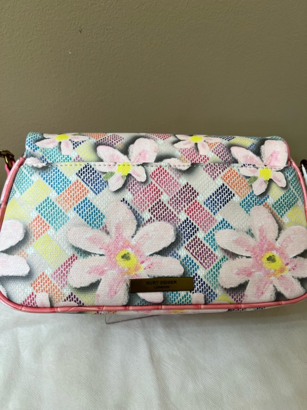 Kurt Geiger 3 ways Wear Appliqué Crossbody NWT - Picture 7 of 13
